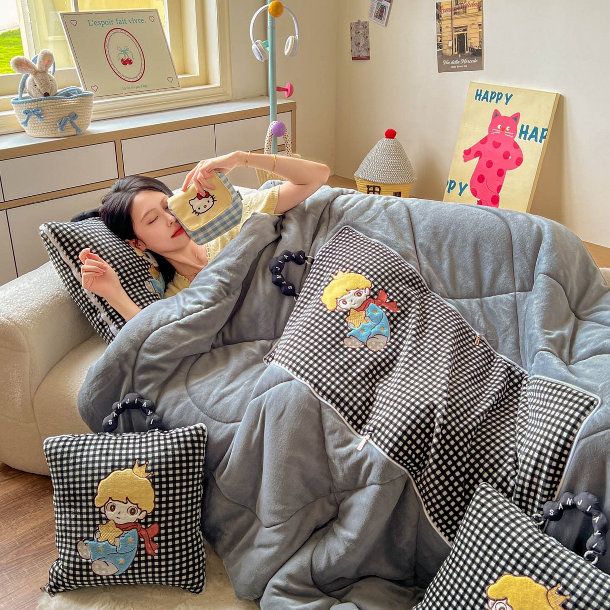 91家纺网 家纺一手货源 找家纺 番茄+ 2025新款加厚牛奶绒小王子抱枕 格子黑