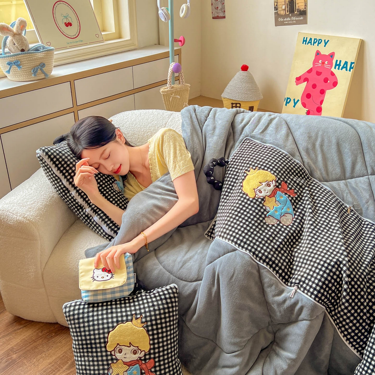 91家纺网 家纺一手货源 找家纺 番茄+ 2025新款加厚牛奶绒小王子抱枕 格子黑