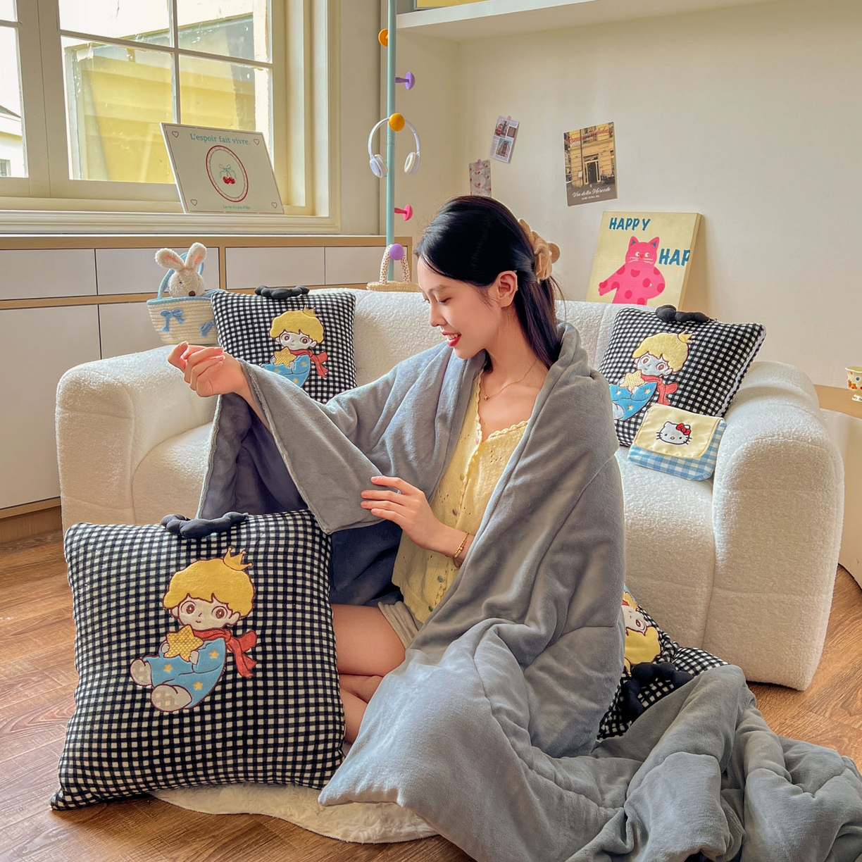 91家纺网 家纺一手货源 找家纺 番茄+ 2025新款加厚牛奶绒小王子抱枕 格子黑