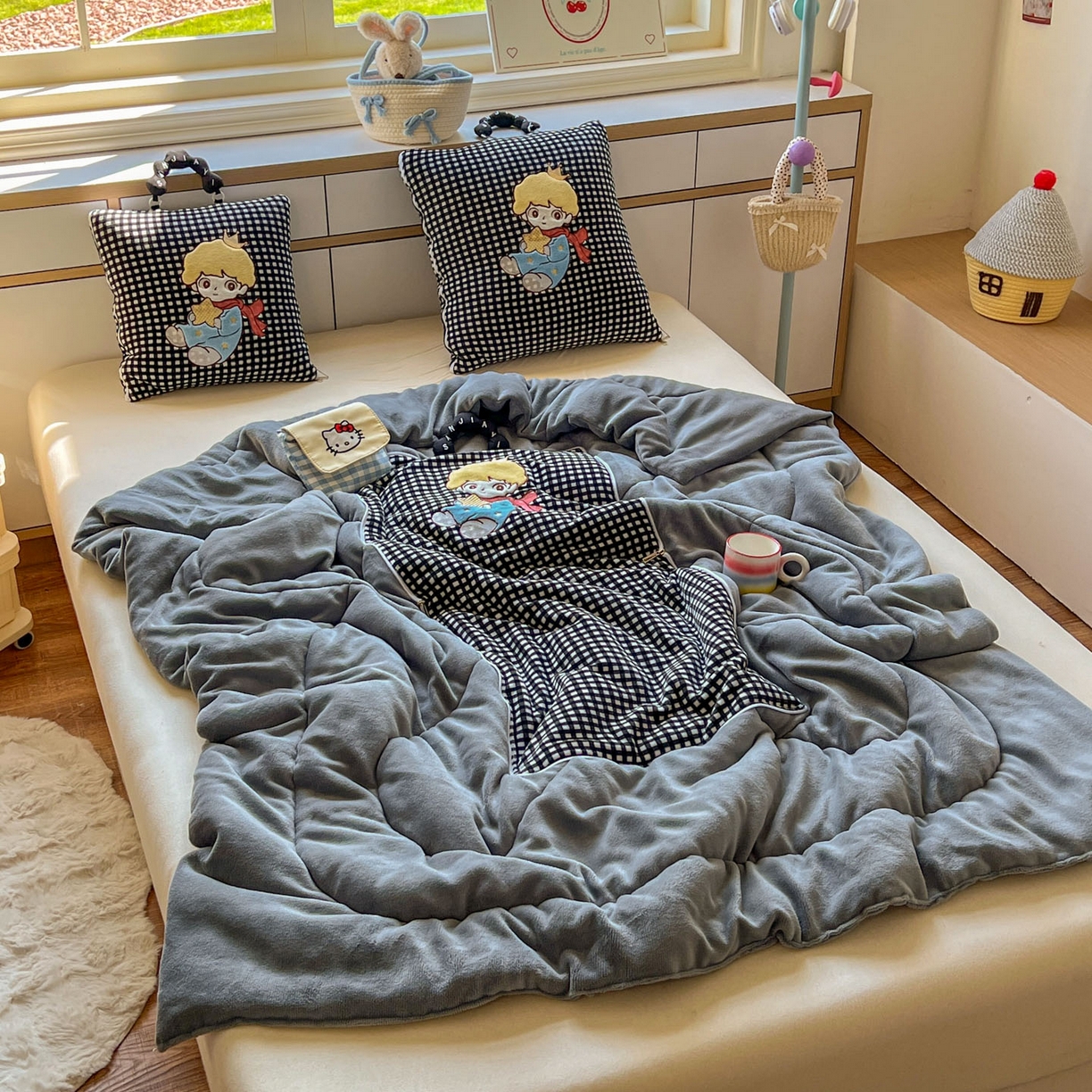 91家纺网 家纺一手货源 找家纺 番茄+ 2025新款加厚牛奶绒小王子抱枕 格子黑