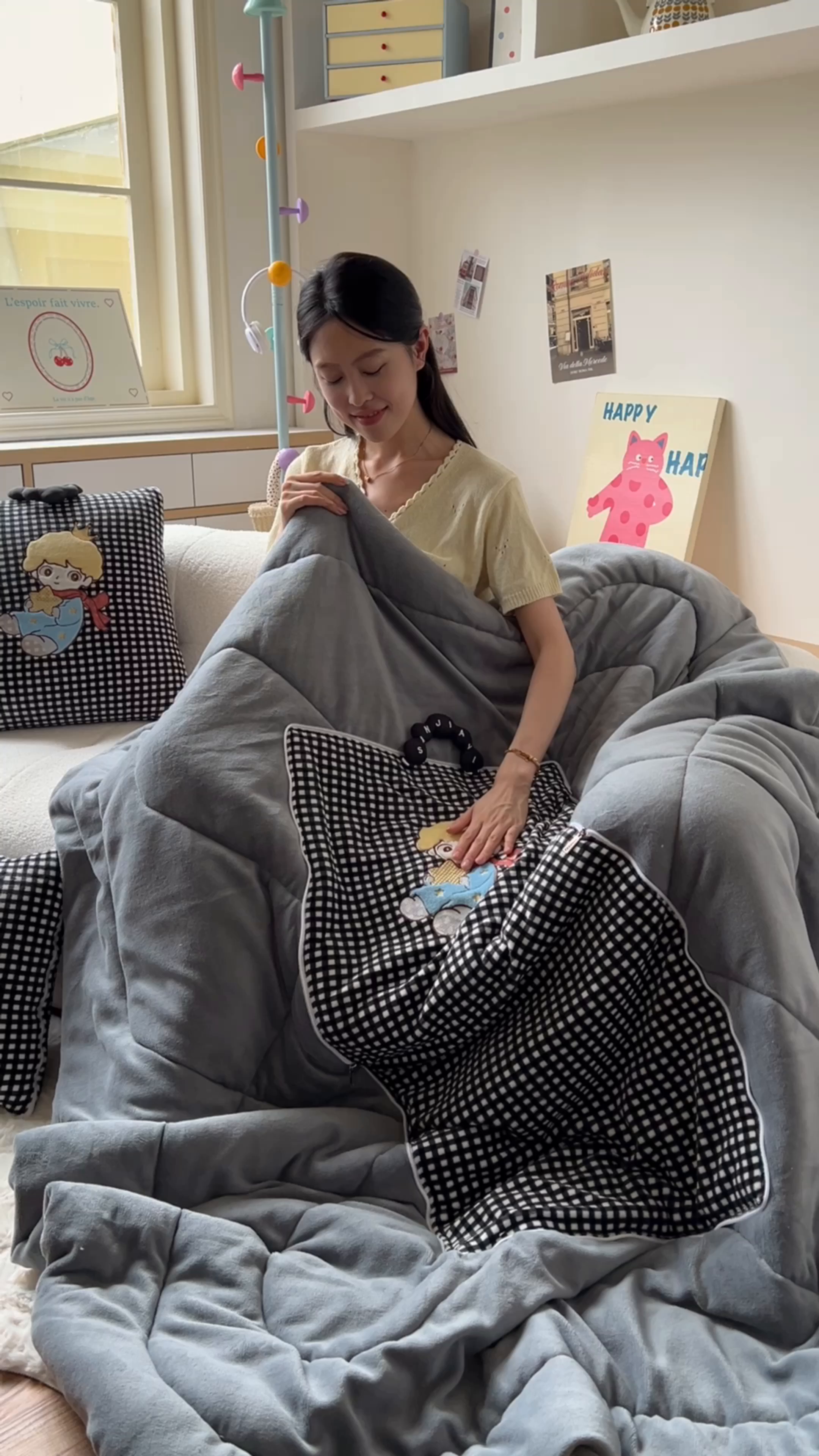 91家纺网 家纺一手货源 找家纺 番茄+ 2025新款加厚牛奶绒小王子抱枕 格子黑