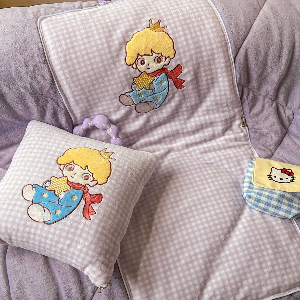 91家纺网 家纺一手货源 找家纺 番茄+ 2025新款加厚牛奶绒小王子抱枕 格子紫