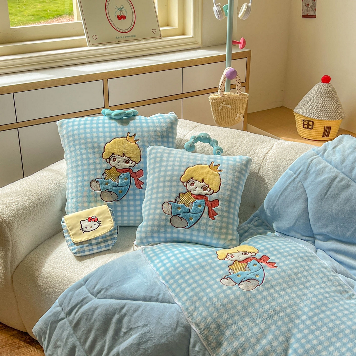 91家纺网 家纺一手货源 找家纺 番茄+ 2025新款加厚牛奶绒小王子抱枕 格子蓝