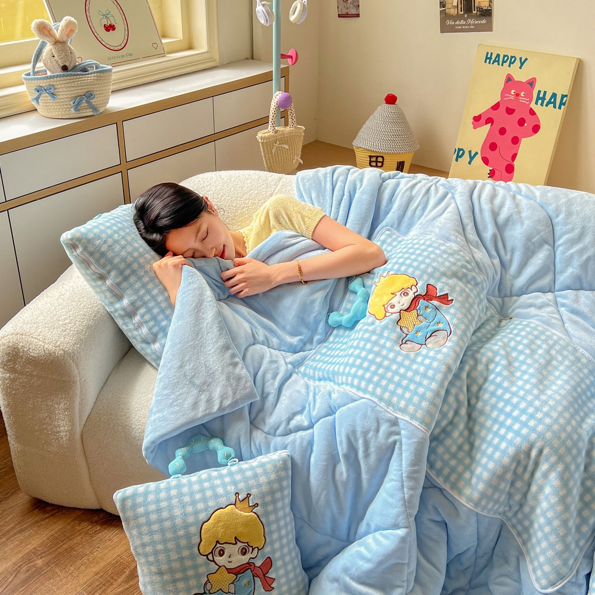 91家纺网 家纺一手货源 找家纺 番茄+ 2025新款加厚牛奶绒小王子抱枕 格子蓝