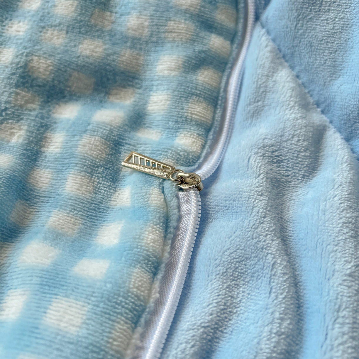 91家纺网 家纺一手货源 找家纺 番茄+ 2025新款加厚牛奶绒小王子抱枕 格子蓝