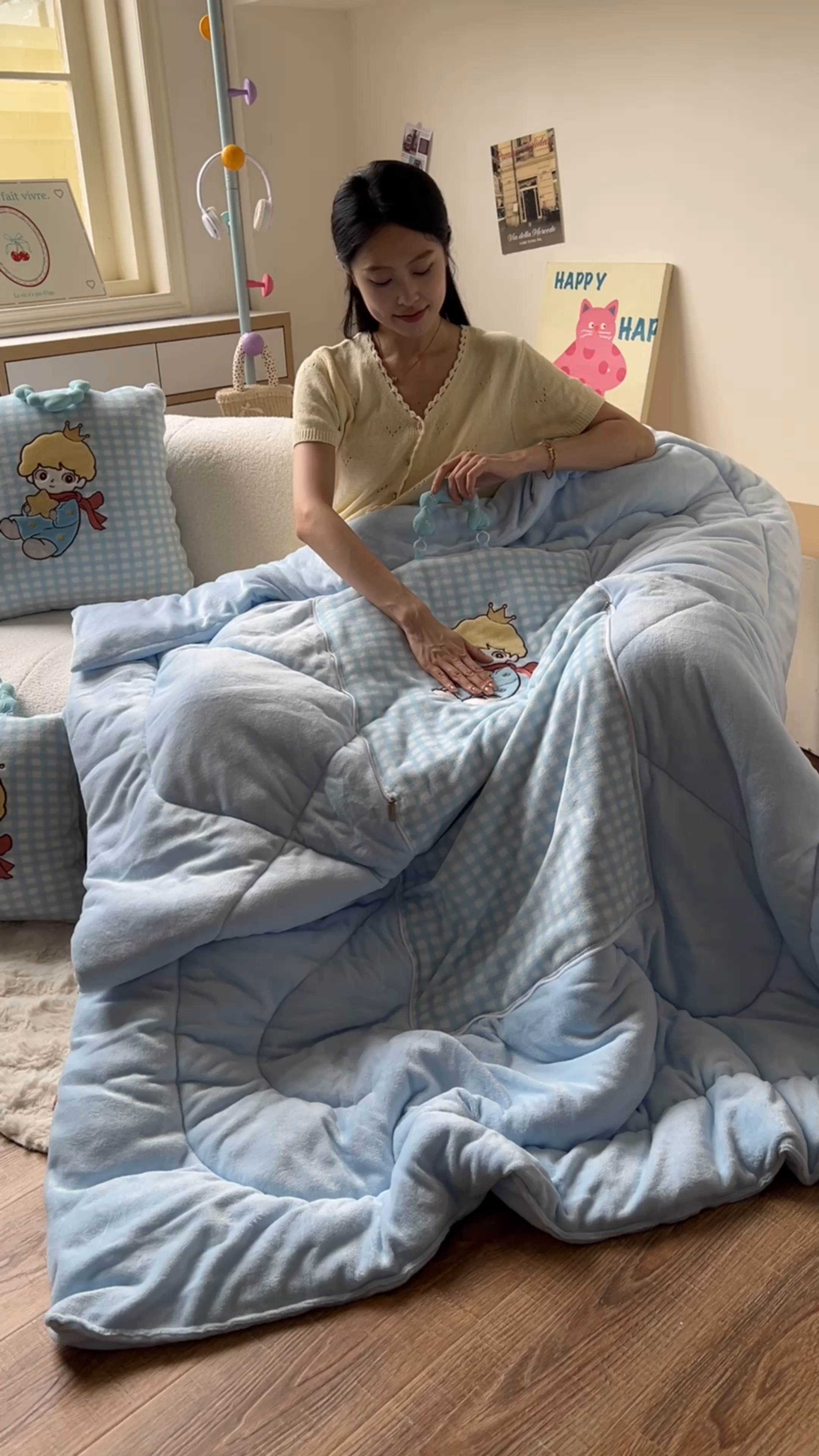 91家纺网 家纺一手货源 找家纺 番茄+ 2025新款加厚牛奶绒小王子抱枕 格子蓝