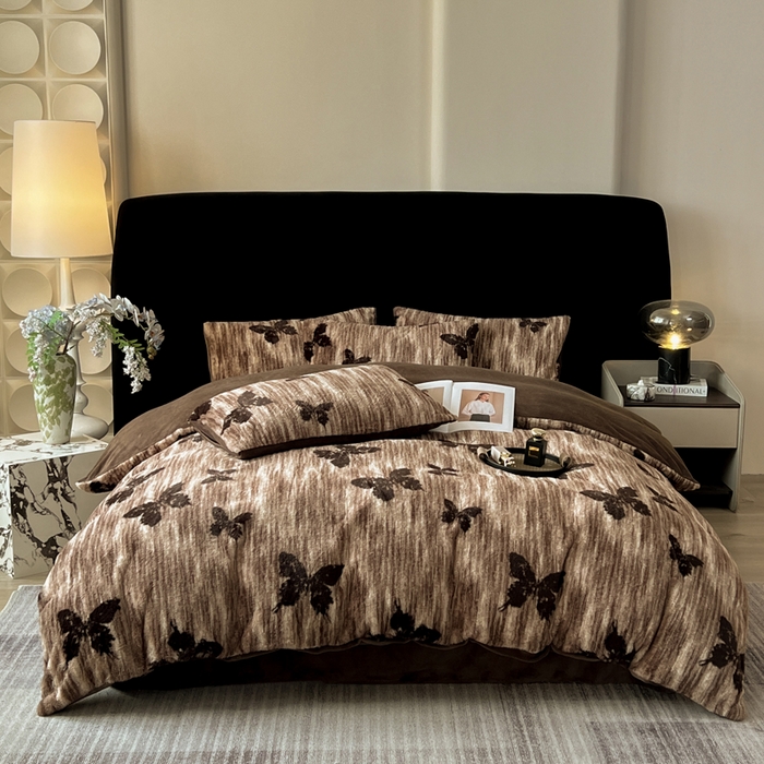 91家纺网 家纺一手货源 找家纺 米可 2025新款美拉德高克重兔毛绒牛奶绒四件套 蝶舞