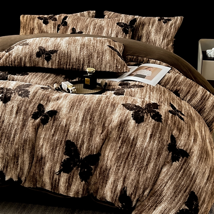 91家纺网 家纺一手货源 找家纺 米可 2025新款美拉德高克重兔毛绒牛奶绒四件套 蝶舞