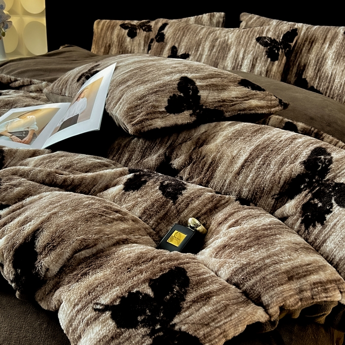 91家纺网 家纺一手货源 找家纺 米可 2025新款美拉德高克重兔毛绒牛奶绒四件套 蝶舞