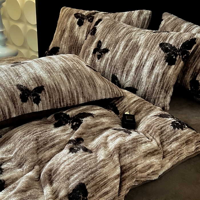 91家纺网 家纺一手货源 找家纺 米可 2025新款美拉德高克重兔毛绒牛奶绒四件套 蝶舞