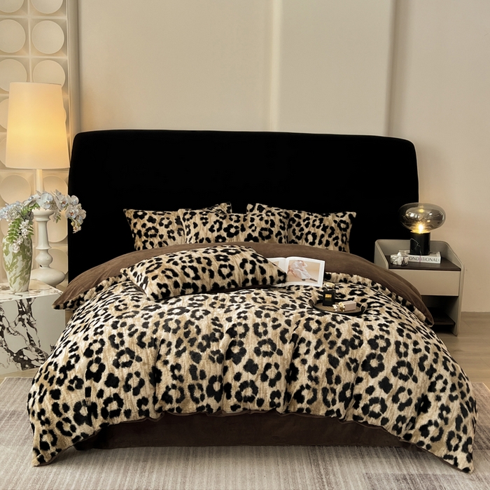 91家纺网 家纺一手货源 找家纺 米可 2025新款美拉德高克重兔毛绒牛奶绒四件套 法式豹纹