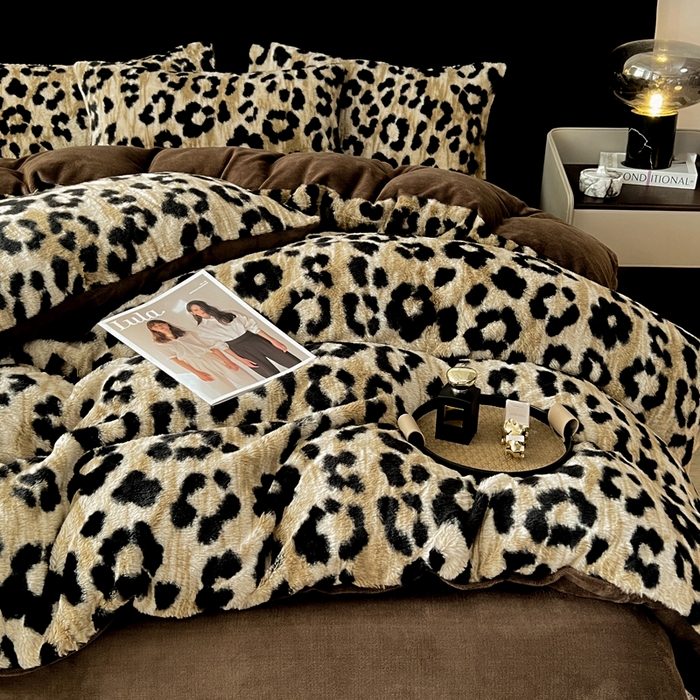 91家纺网 家纺一手货源 找家纺 米可 2025新款美拉德高克重兔毛绒牛奶绒四件套 法式豹纹