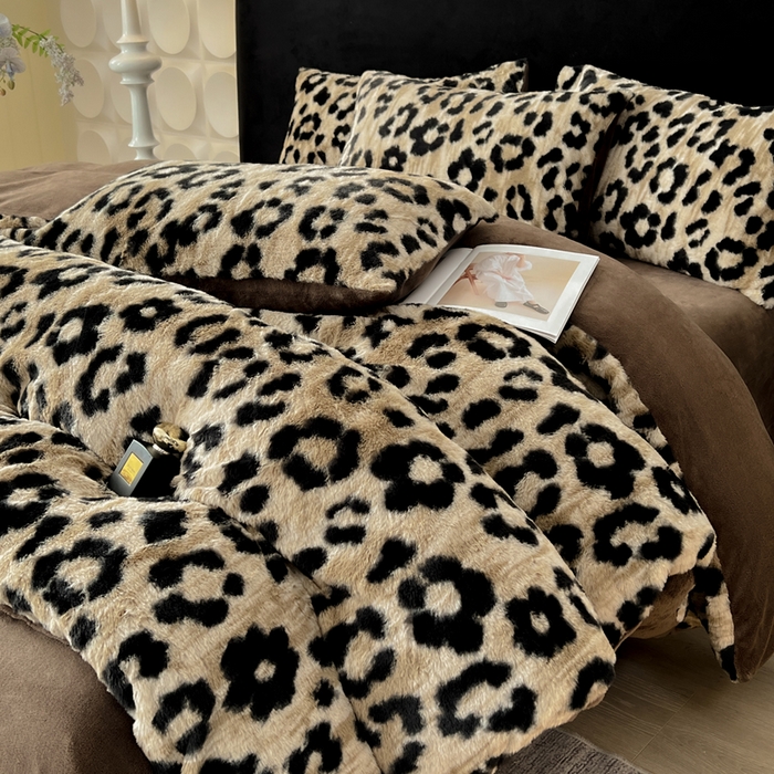 91家纺网 家纺一手货源 找家纺 米可 2025新款美拉德高克重兔毛绒牛奶绒四件套 法式豹纹