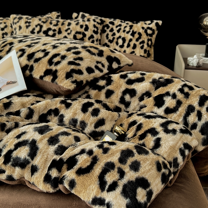 91家纺网 家纺一手货源 找家纺 米可 2025新款美拉德高克重兔毛绒牛奶绒四件套 法式豹纹