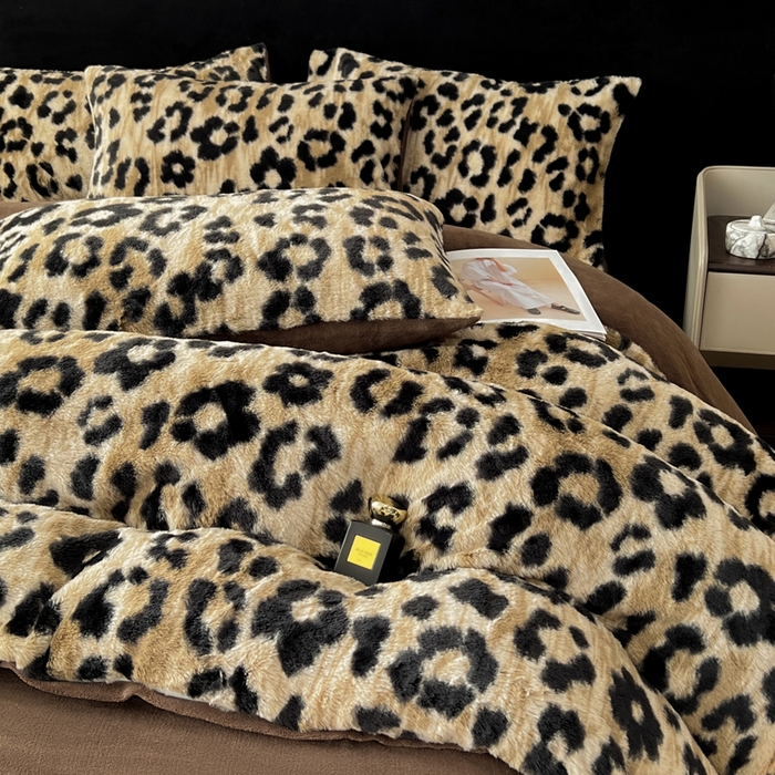 91家纺网 家纺一手货源 找家纺 米可 2025新款美拉德高克重兔毛绒牛奶绒四件套 法式豹纹