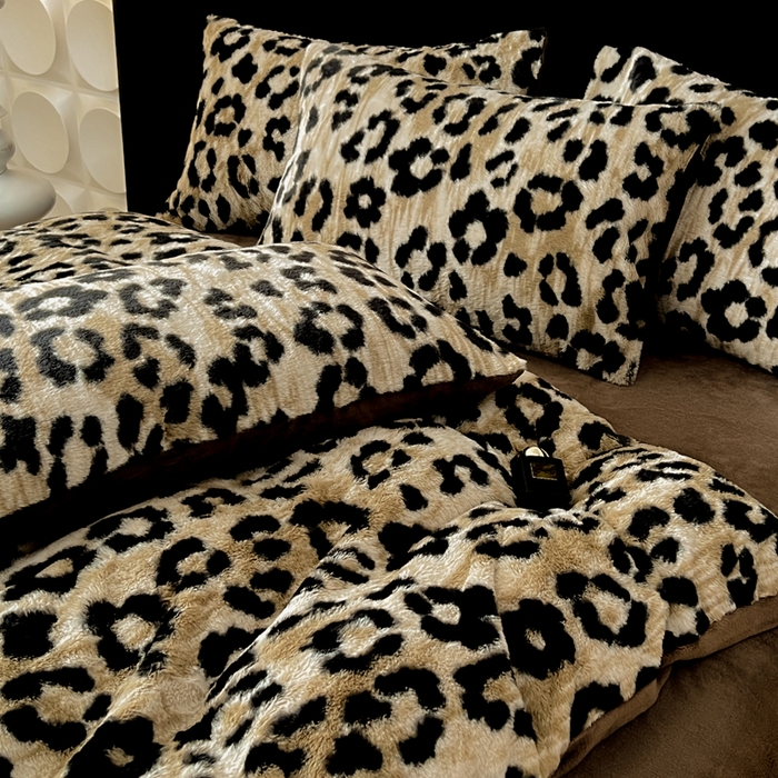 91家纺网 家纺一手货源 找家纺 米可 2025新款美拉德高克重兔毛绒牛奶绒四件套 法式豹纹