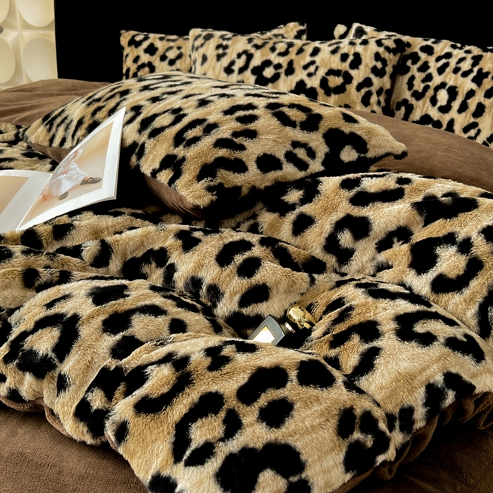 91家纺网 家纺一手货源 找家纺 米可 2025新款美拉德高克重兔毛绒牛奶绒四件套 法式豹纹