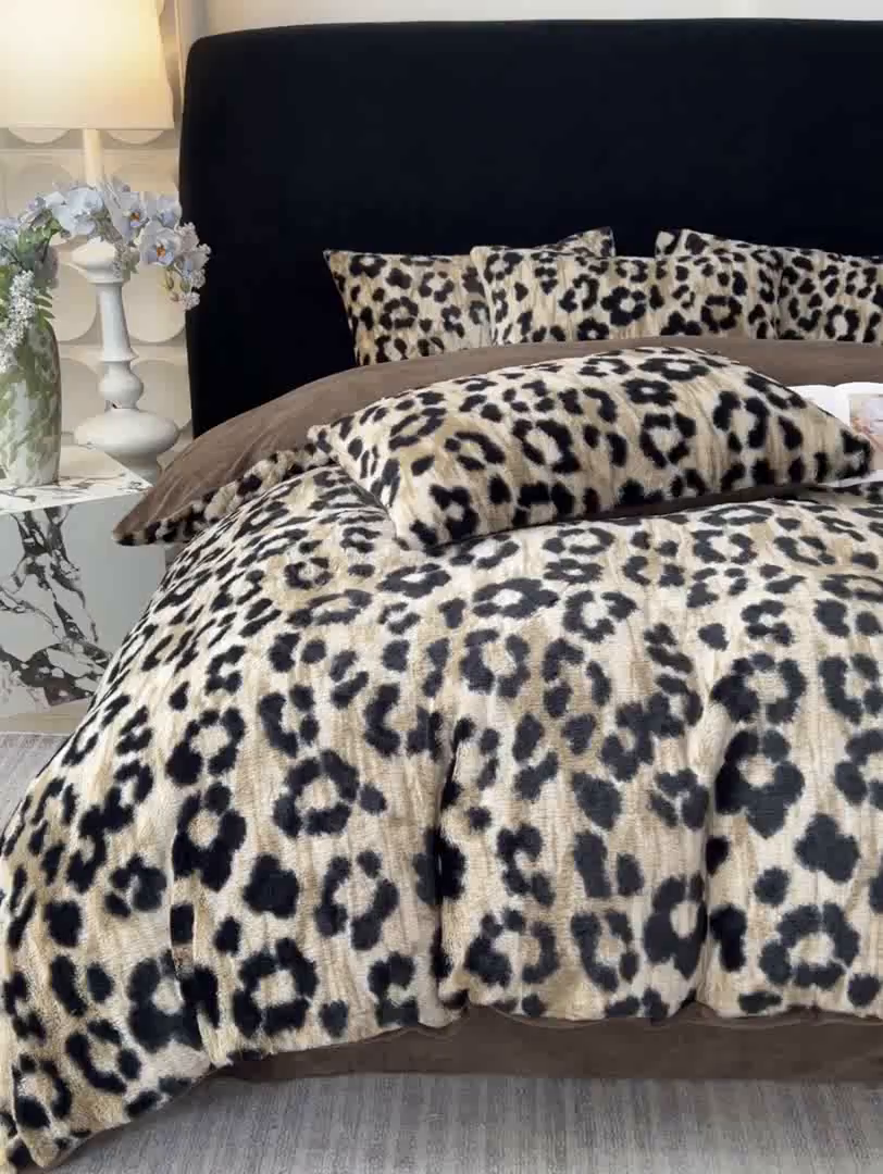 91家纺网 家纺一手货源 找家纺 米可 2025新款美拉德高克重兔毛绒牛奶绒四件套 法式豹纹