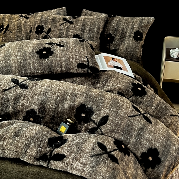 91家纺网 家纺一手货源 找家纺 米可 2025新款美拉德高克重兔毛绒牛奶绒四件套 繁花