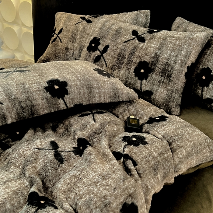 91家纺网 家纺一手货源 找家纺 米可 2025新款美拉德高克重兔毛绒牛奶绒四件套 繁花