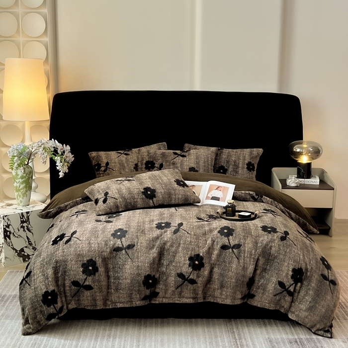 91家纺网 家纺一手货源 找家纺 米可 2025新款美拉德高克重兔毛绒牛奶绒四件套 繁花