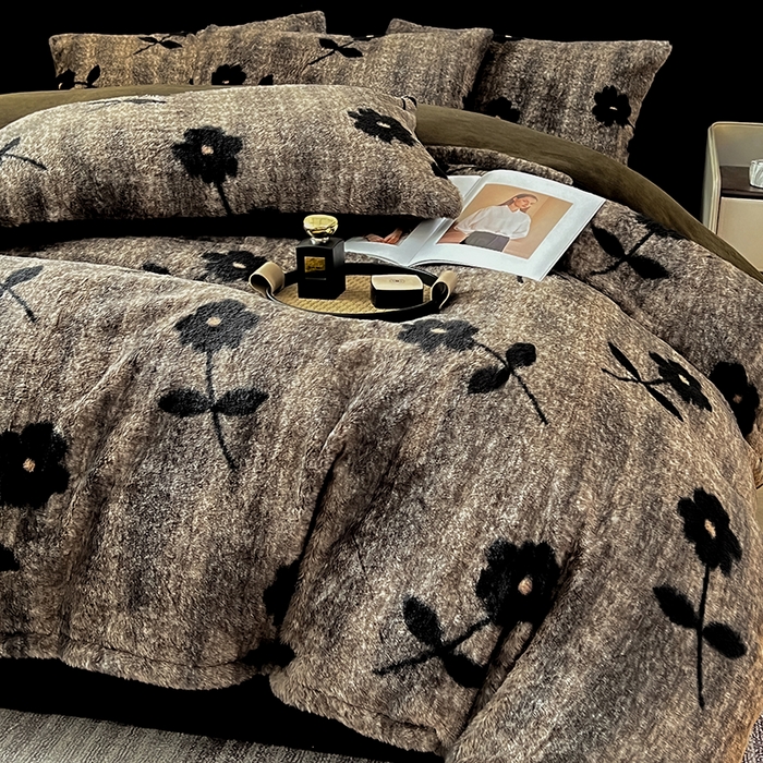 91家纺网 家纺一手货源 找家纺 米可 2025新款美拉德高克重兔毛绒牛奶绒四件套 繁花