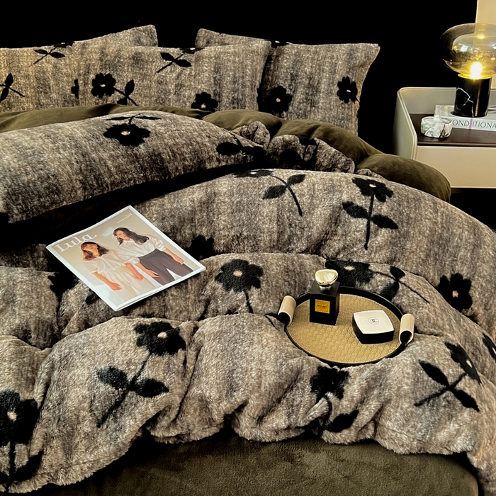 91家纺网 家纺一手货源 找家纺 米可 2025新款美拉德高克重兔毛绒牛奶绒四件套 繁花