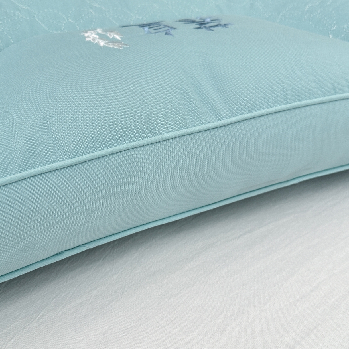 91家纺网 家纺一手货源 找家纺 十仟家纺 2025新款亲肤荞皇枕头枕芯 绿色