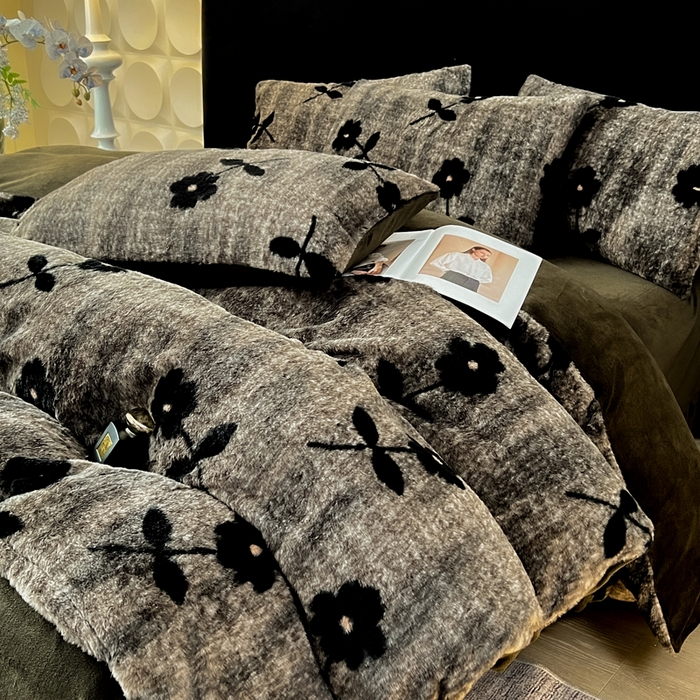 91家纺网 家纺一手货源 找家纺 米可 2025新款美拉德高克重兔毛绒牛奶绒四件套 繁花