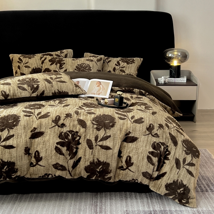 91家纺网 家纺一手货源 找家纺 米可 2025新款美拉德高克重兔毛绒牛奶绒四件套 花海