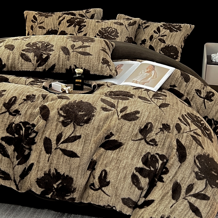 91家纺网 家纺一手货源 找家纺 米可 2025新款美拉德高克重兔毛绒牛奶绒四件套 花海