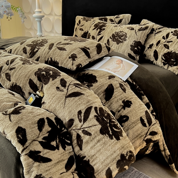 91家纺网 家纺一手货源 找家纺 米可 2025新款美拉德高克重兔毛绒牛奶绒四件套 花海