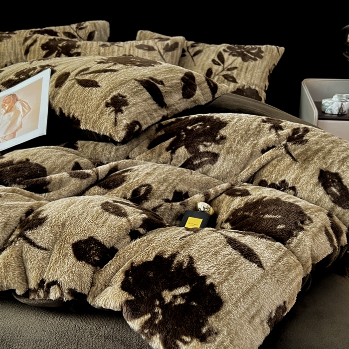 91家纺网 家纺一手货源 找家纺 米可 2025新款美拉德高克重兔毛绒牛奶绒四件套 花海