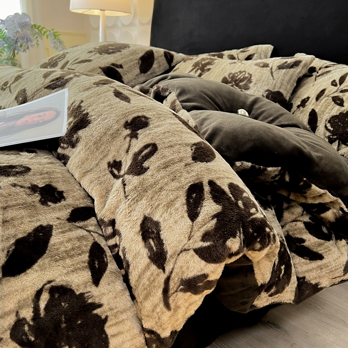 91家纺网 家纺一手货源 找家纺 米可 2025新款美拉德高克重兔毛绒牛奶绒四件套 花海