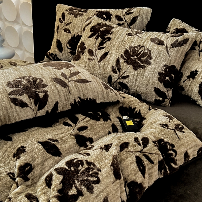 91家纺网 家纺一手货源 找家纺 米可 2025新款美拉德高克重兔毛绒牛奶绒四件套 花海