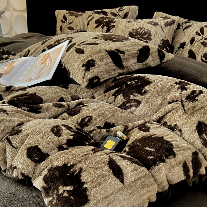 91家纺网 家纺一手货源 找家纺 米可 2025新款美拉德高克重兔毛绒牛奶绒四件套 花海