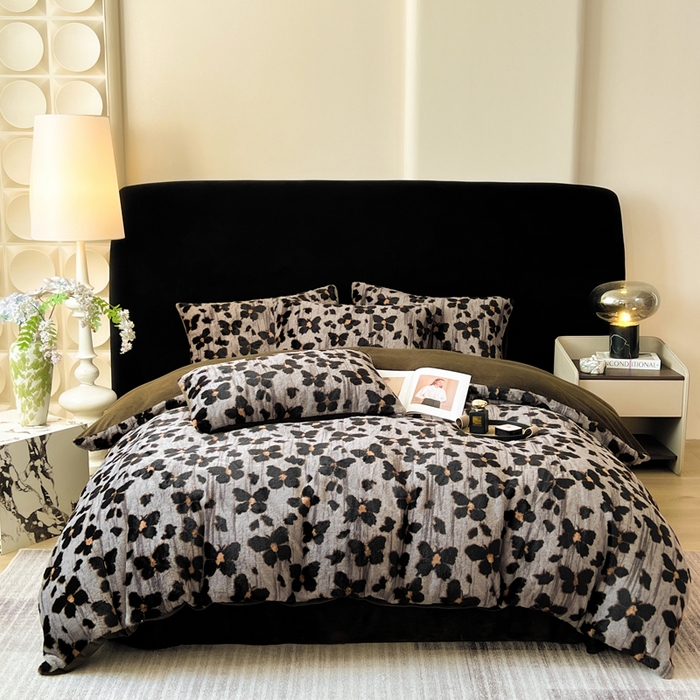 91家纺网 家纺一手货源 找家纺 米可 2025新款美拉德高克重兔毛绒牛奶绒四件套 幻蝶