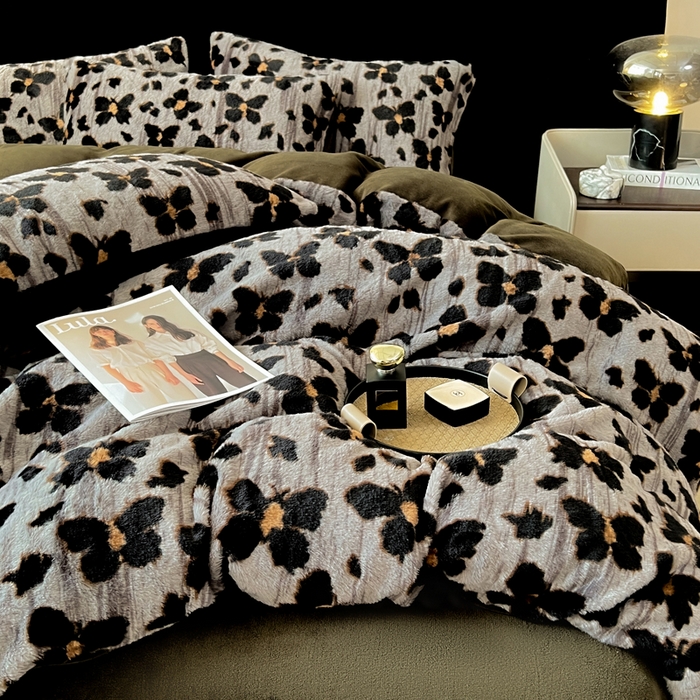 91家纺网 家纺一手货源 找家纺 米可 2025新款美拉德高克重兔毛绒牛奶绒四件套 幻蝶