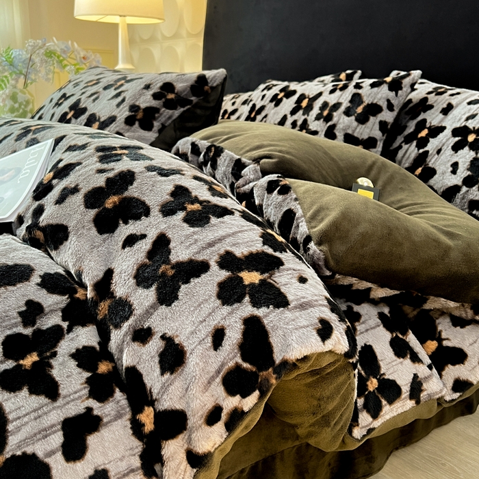 91家纺网 家纺一手货源 找家纺 米可 2025新款美拉德高克重兔毛绒牛奶绒四件套 幻蝶