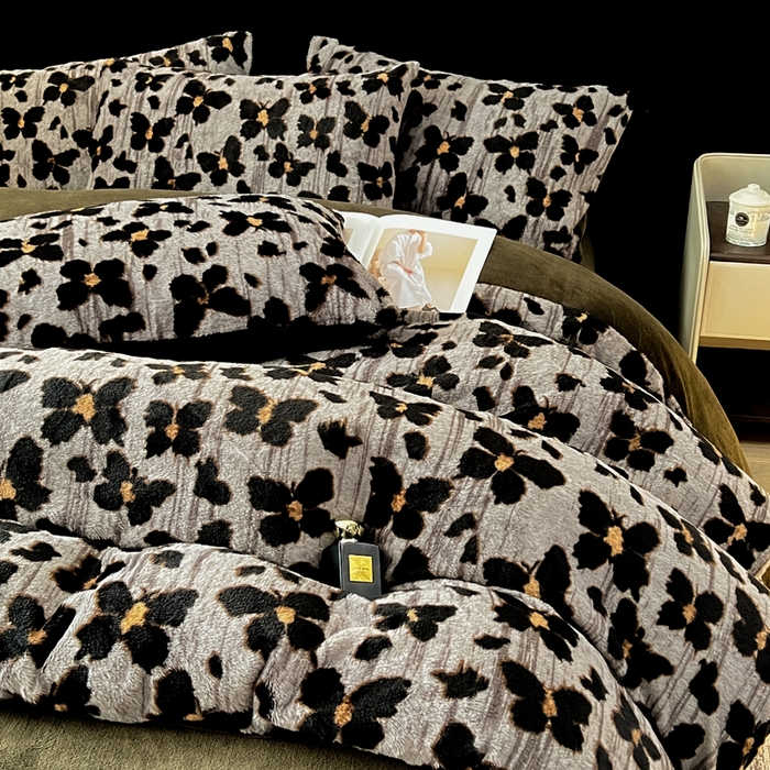 91家纺网 家纺一手货源 找家纺 米可 2025新款美拉德高克重兔毛绒牛奶绒四件套 幻蝶