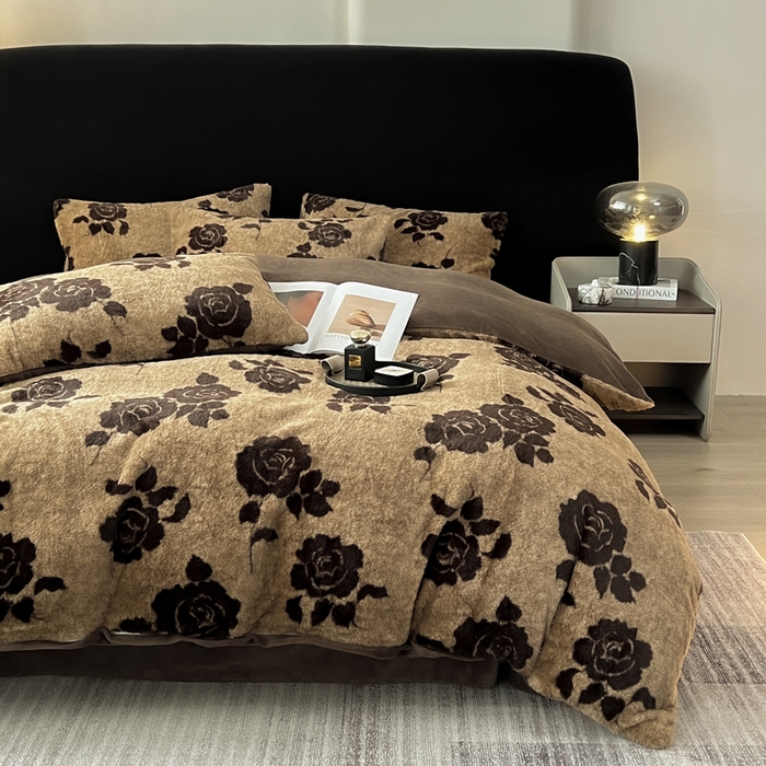 91家纺网 家纺一手货源 找家纺 米可 2025新款美拉德高克重兔毛绒牛奶绒四件套 盛放