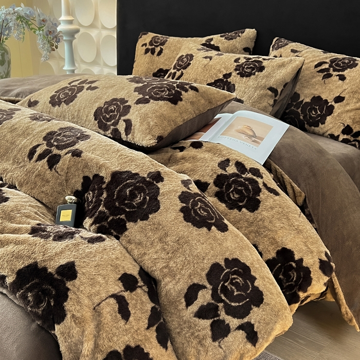 91家纺网 家纺一手货源 找家纺 米可 2025新款美拉德高克重兔毛绒牛奶绒四件套 盛放