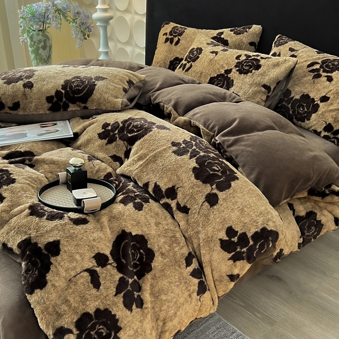 91家纺网 家纺一手货源 找家纺 米可 2025新款美拉德高克重兔毛绒牛奶绒四件套 盛放