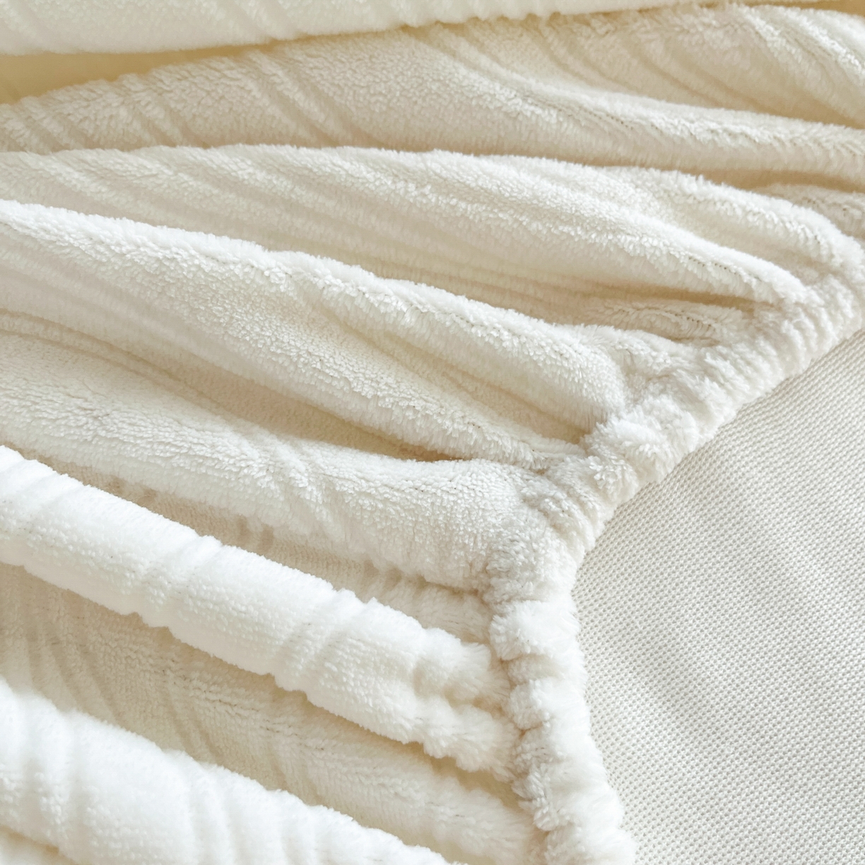 91家纺网 家纺一手货源 找家纺 （总）蓝极人 2025新款烂花牛奶绒床笠