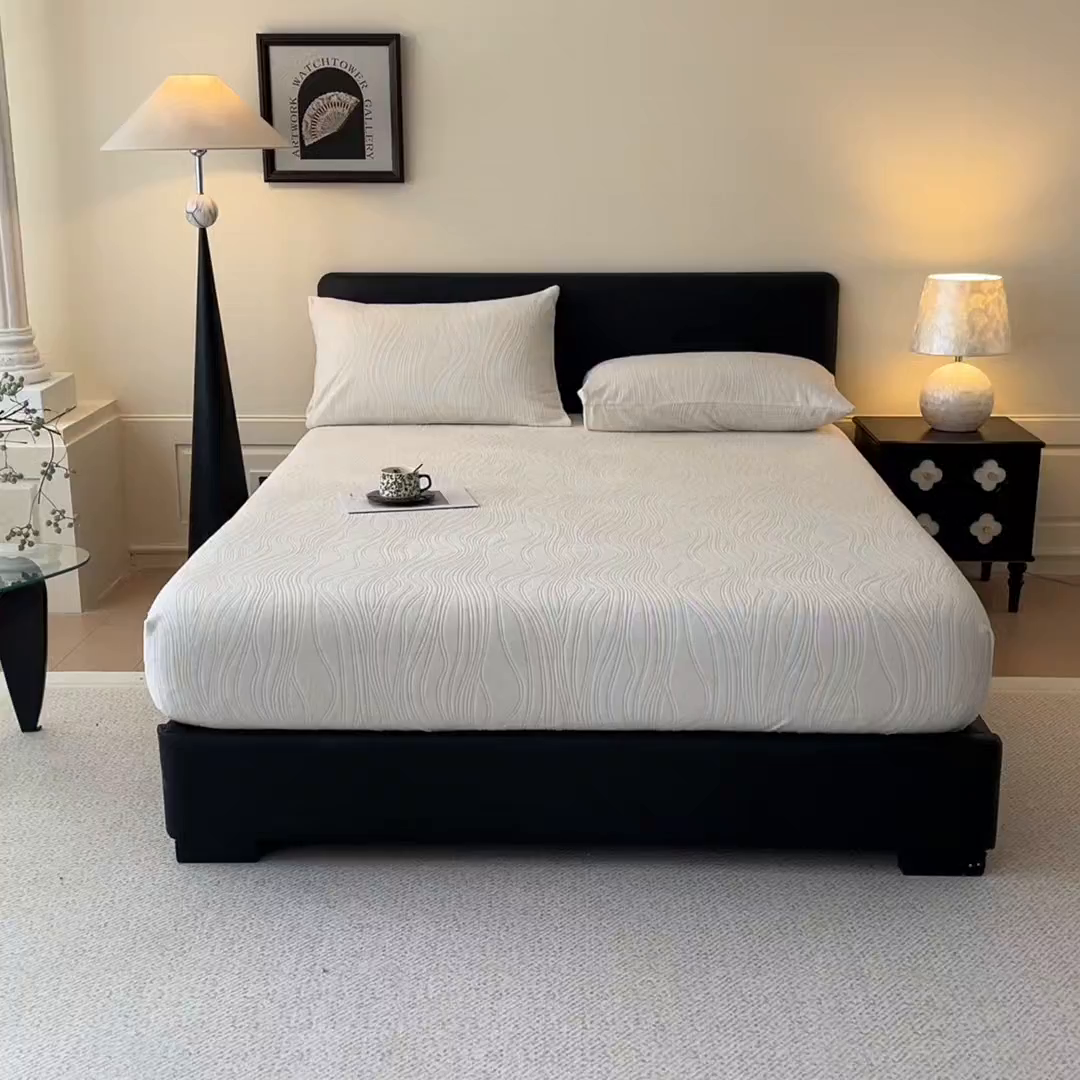 91家纺网 家纺一手货源 找家纺 蓝极人 2025新款烂花牛奶绒床笠 烂花床笠-米白