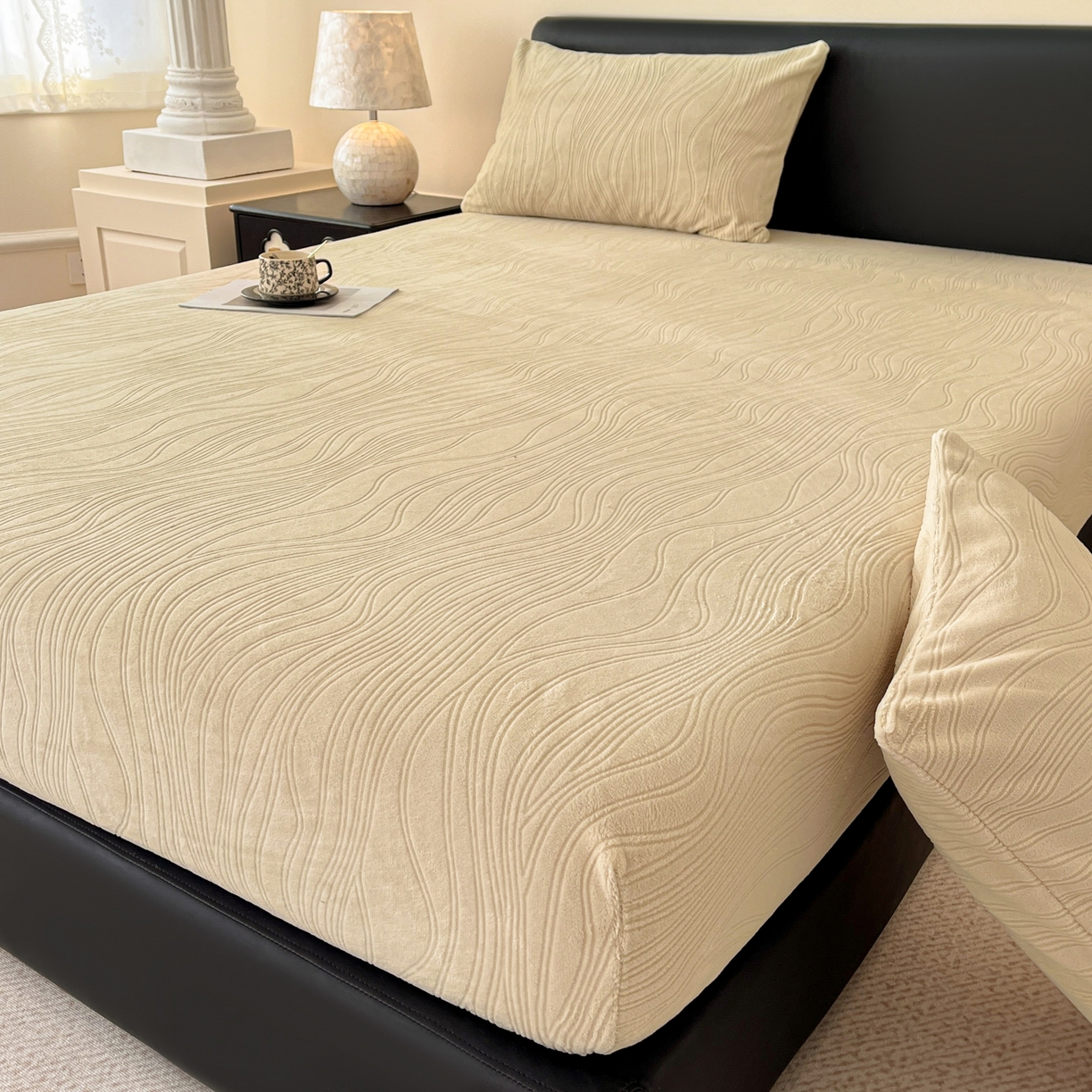 91家纺网 家纺一手货源 找家纺 蓝极人 2025新款烂花牛奶绒床笠 烂花床笠-米杏