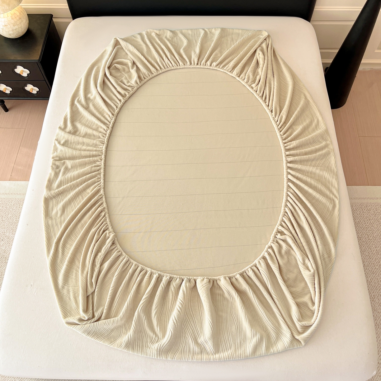 91家纺网 家纺一手货源 找家纺 蓝极人 2025新款烂花牛奶绒床笠 烂花床笠-米杏