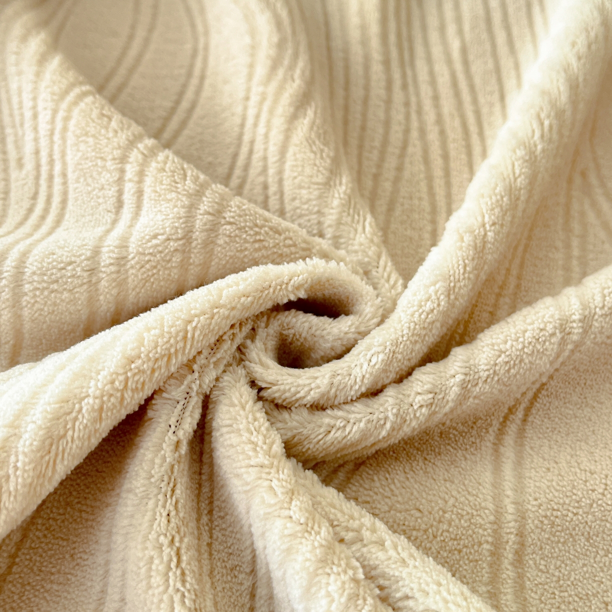 91家纺网 家纺一手货源 找家纺 蓝极人 2025新款烂花牛奶绒床笠 烂花床笠-米杏