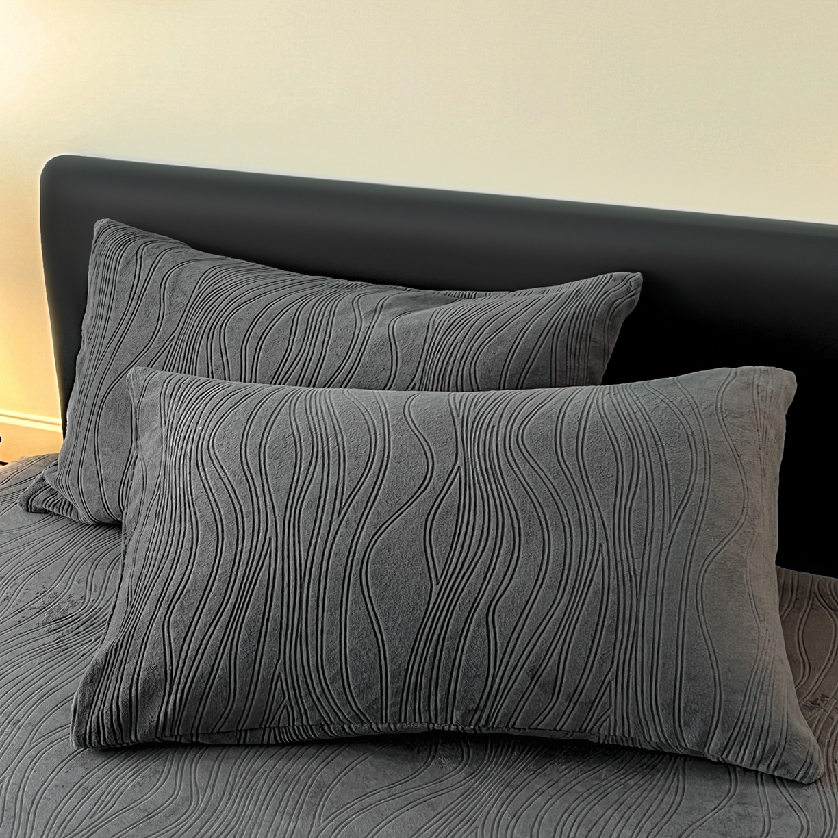 91家纺网 家纺一手货源 找家纺 蓝极人 2025新款烂花牛奶绒床笠 烂花床笠-深灰