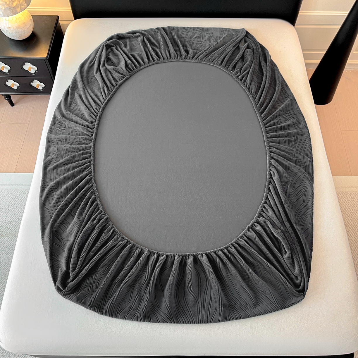 91家纺网 家纺一手货源 找家纺 蓝极人 2025新款烂花牛奶绒床笠 烂花床笠-深灰